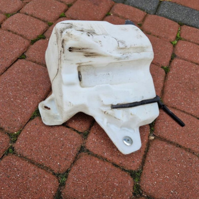 Zbiorniczek spryskiwaczy szczelny EUROPA Opel Corsa D 55702892