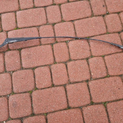 Ramie pióro wycieraczki prawe EUROPA Opel Corsa D 13182326