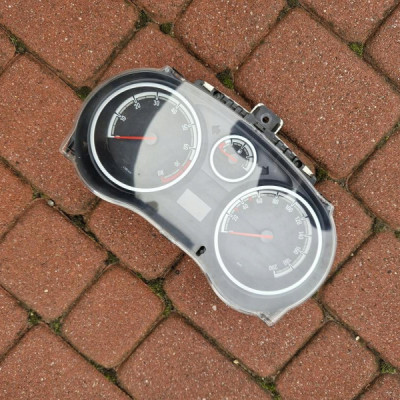 Licznik zegary BENZYNA EU Opel Corsa D 13312043 TN