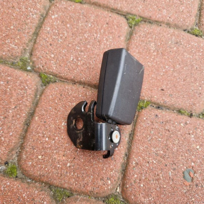 Zapinka kanapa pasa tył tylna EU Opel Corsa D 13276908