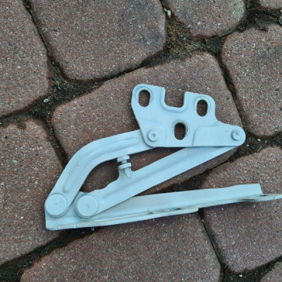 Zawias maski przód przedni prawy Opel Corsa D 13311903