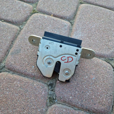 Zamek klapy tylnej bagaznika Punto Gulietta Opel Corsa D 55701971