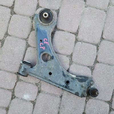 Wahacz przód przedni lewy Corsa D Opel Corsa E