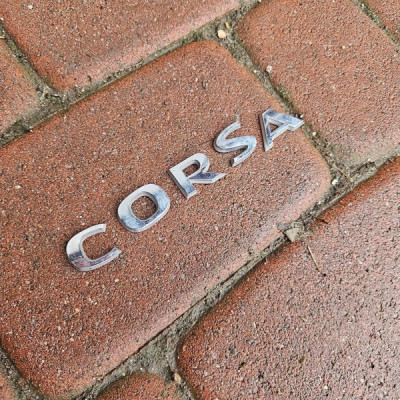 Emblemat logo napis na klape Corsa D Opel Corsa E F