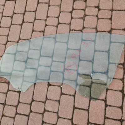 Szyba drzwi przód przednia lewa 3D 3 drzwi Opel Corsa E 2018r