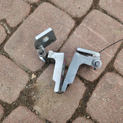 Zawias zawiasy drzwi przód przednie prawe 3 drzwi Z176 Opel Corsa E