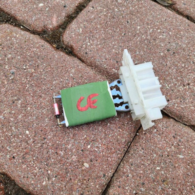 Rezystor nagrzewnicy opornica dmuchawy Opel Corsa E