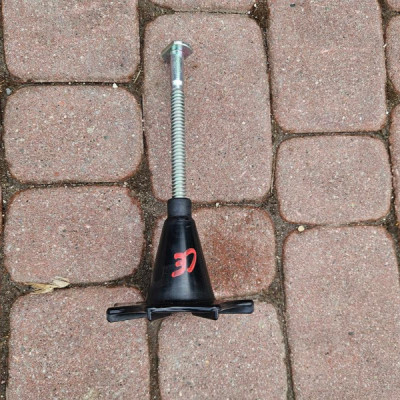 Sruba wkrętka mocowanie koła zapasowego Opel Corsa E