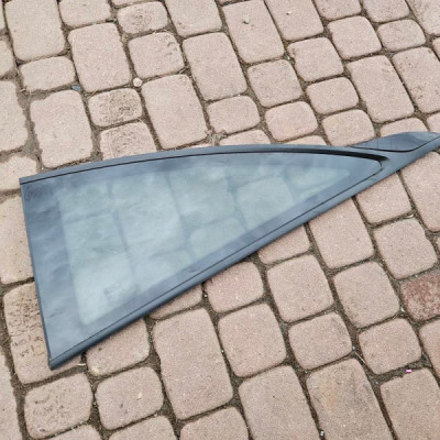 Szyba drzwi trójkat karoseryjna tył tylna 3 drzwi Opel Corsa E 2019r