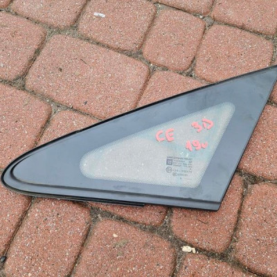 Szyba drzwi trójkat karoseryjna 3 drzwi Opel Corsa E 2019r