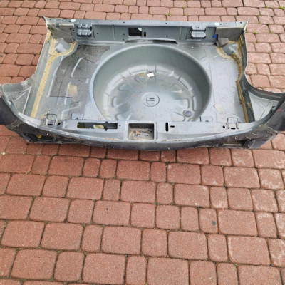 Pas tylny dupa wanna cwiartka bagaznik Opel Meriva B