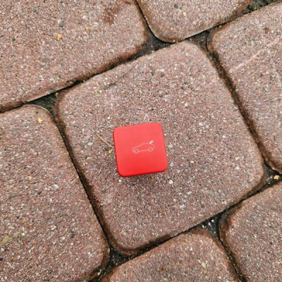 Przełącznik otwierania bagaznika klapy OPEL GRANDLAND X 9810618277