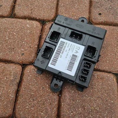 Moduł sterownik bagaznika klapy EUROPA OPEL GRANDLAND X 9819008380