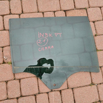 Szyba tył tylna prawa kombi ciemna chrom uszczelka Opel Insignia B FL 2021R