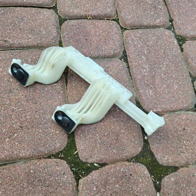 Wspornik szyby prowadnica lewa przód OPEL GRANDLAND X 9821863780