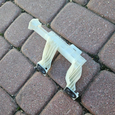 Wspornik szyby prowadnica prawy przód OPEL GRANDLAND X 9821855880