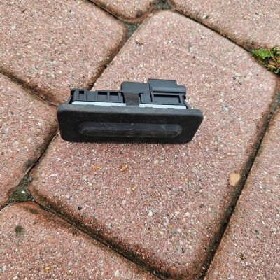 Przycisk otwierania włacznik stycznik klapy OPEL GRANDLAND X 9827560380