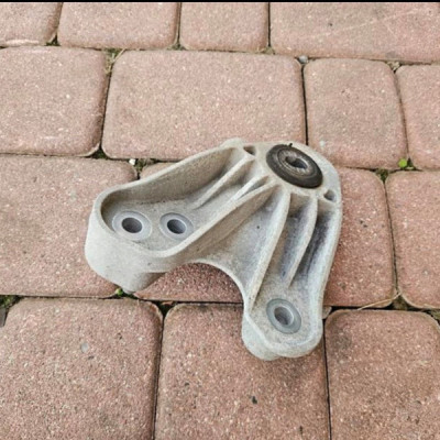 Poduszka łapa skrzyni silnika 2.0D 174KM LSQ OPEL INSIGNIA B LIFT 84241902