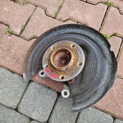 Piasta zwrotnica tył tylna lewa EUROPA OPEL GRANDLAND X 9820098380