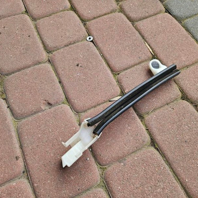 Prowadnica szyby wspornik lewy tył OPEL GRANDLAND X 9821855580