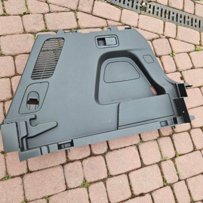 Obudowa osłona bagażnika prawa tapicerka OPEL GRANDLAND X YP00025077