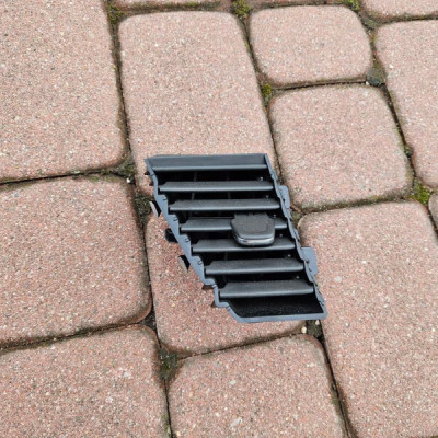 Kratka deski nawiewu lewa EUROPA OPEL GRANDLAND X YP00062977