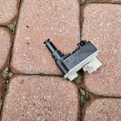 Siłownik wlewu paliwa zamek klapki paliwa CORSA F OPEL GRANDLAND X D5131.01