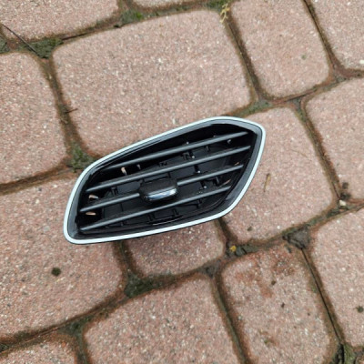 Kratka deski nawiewu EUROPA OPEL GRANDLAND X YP00060077