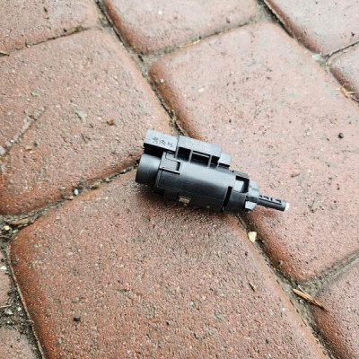 Czujnik stopu hamulca położenia OPEL GRANDLAND X 9813503180