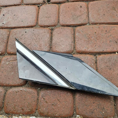 Listwa błotnika trojkąt nakładka OPEL GRANDLAND X YP00065480 YP00065080