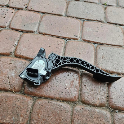 Pedał gazu potencjometr OPEL GRANDLAND X 9674829180