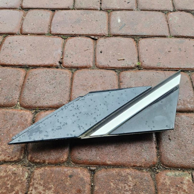 Listwa błotnika trojkąt nakładka OPEL GRANDLAND X YP00065580 YP00065180