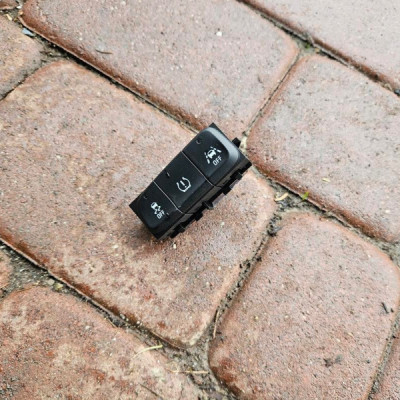 Przełącznik włacznik TPMS ESP Asystenta OPEL GRANDLAND X YP00034577