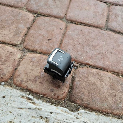 Przycisk hamulca recznego włącznik OPEL GRANDLAND X YP00004477