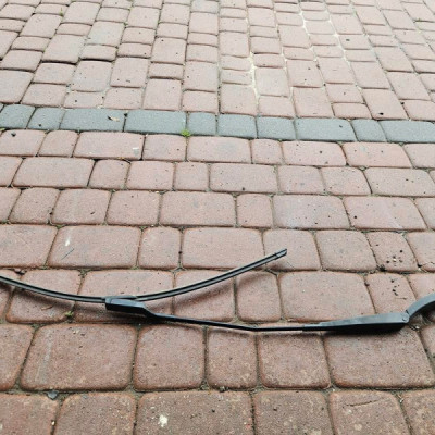 Pioro ramie wycieraczki przod lewe EUROPA OPEL GRANDLAND X YP00060580
