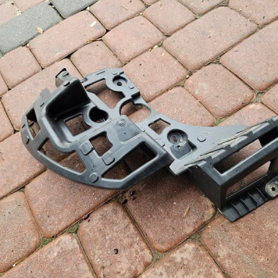 Ślizg zderzaka tył tylny lewy mocowanie OPEL GRANDLAND X YP00035980