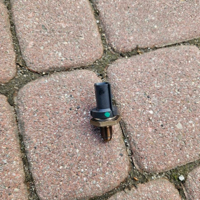 Czujnik ciśnienia paliwa regulator Opel Astra V K 55492824