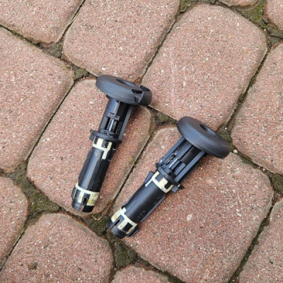 Zagłowek przód przedni fotela mocowanie prowadnice OPEL GRANDLAND X