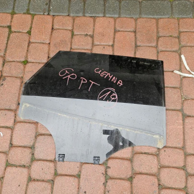 Szyba drzwi tył tylna prawa ciemna OPEL GRANDLAND X 2019R