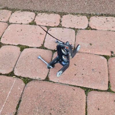 Zawias zawiasy drzwi tył tylny prawy KTGA EUROPA OPEL GRANDLAND X