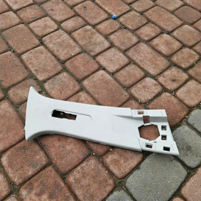 Obudowa osłona słupka środkowa prawa pasażera Renault Clio 4 IV 769138300R