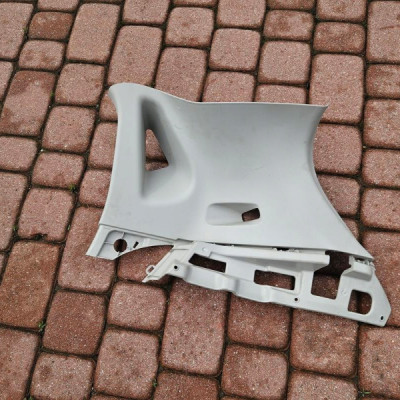 Słupek bagaznika tył tylny prawy podsufitki Renault Clio 4 IV 769346781R