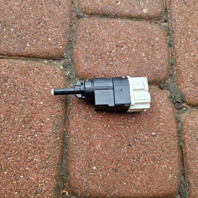 Czujnik pedału stopu włacznik Renault Clio 4 IV 748144843R