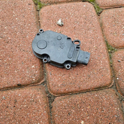 Silniczek nastawnik roletki żaluzji zderzaka Renault Clio 4 IV 6466R330