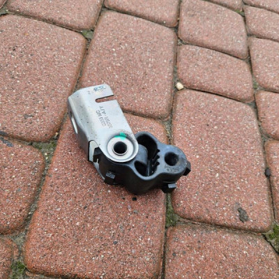 Wieszak wydechu uchwyt mocowanie tłumika Renault Clio 4 IV 3675R