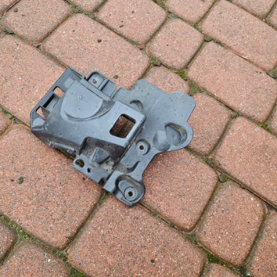 Mocowanie zderzaka tył tylne prawe ślizg Renault Clio 4 IV 850446420R