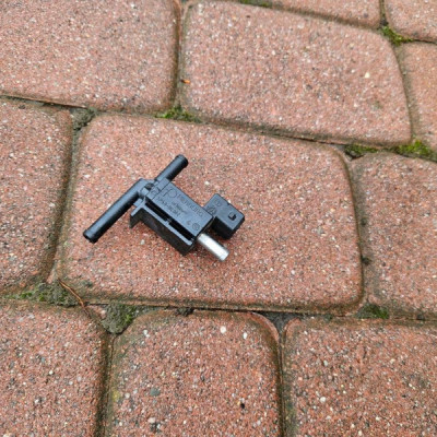 Zawór ciśnienia podciśnienia doładowania Renault Clio 4 IV 8200603558