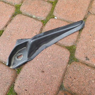 Zakończenie podszybia prawe zaślepka narożnik Renault Clio 4 IV 668628650R