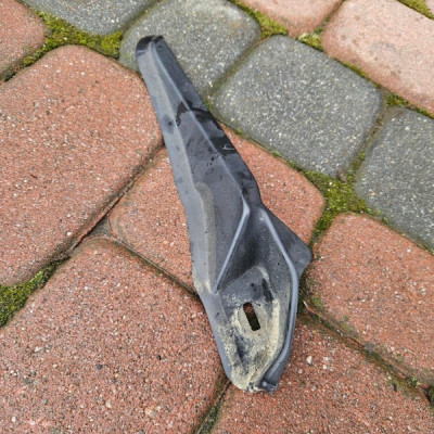 Zakończenie podszybia lewe zaślepka narożnik Renault Clio 4 IV 668630559R