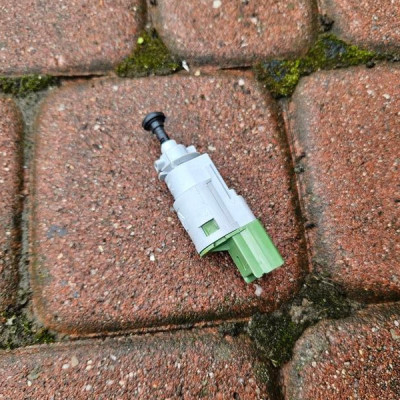 Czujnik pedału stopu włacznik Renault Clio 4 IV 8200276360D